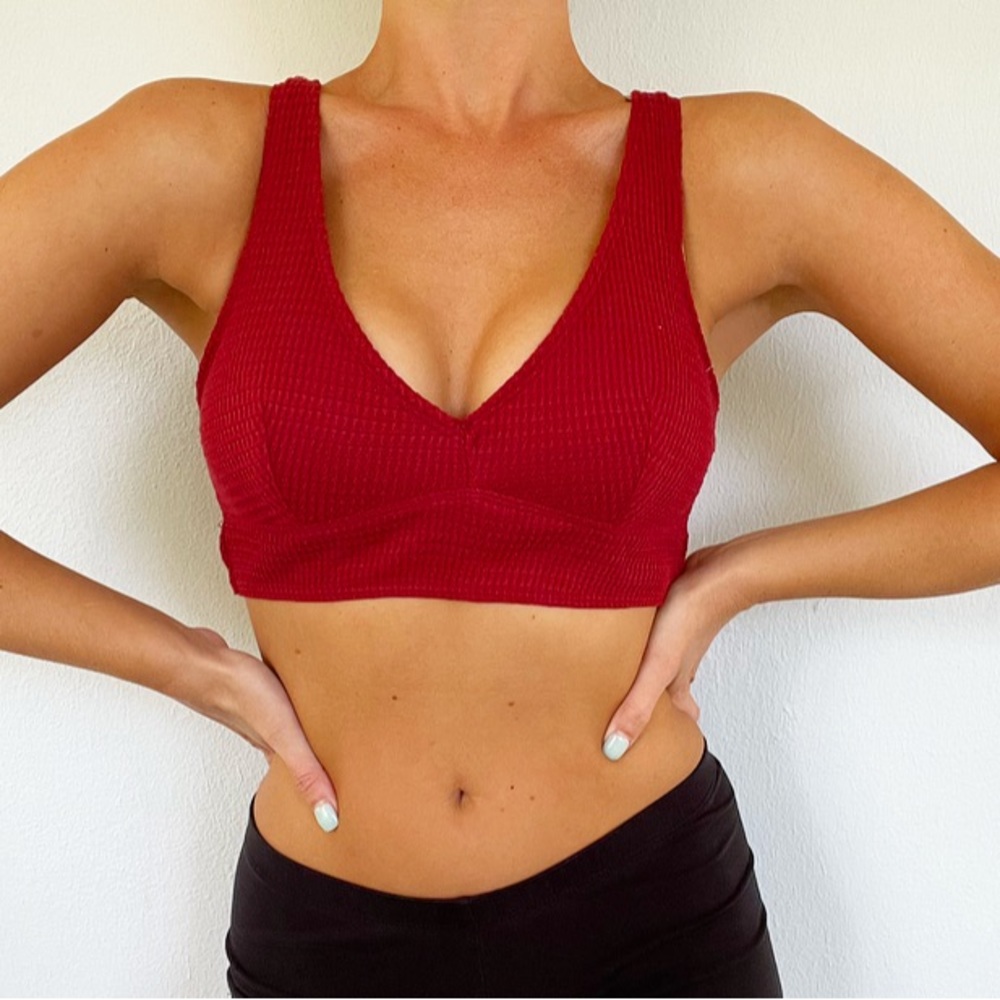 A&F Gilly Hicks red waffle knit cut out twist back bralette crop top size small